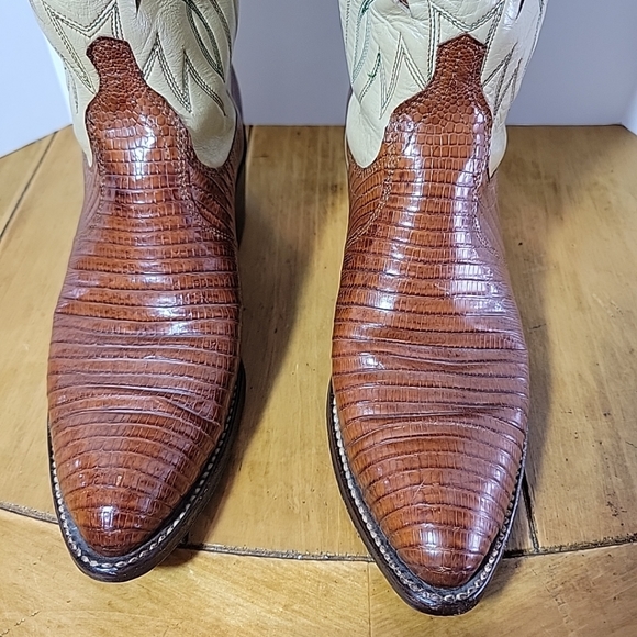 Ralph Lauren Cream and Brown Heeled Boots - Picture 7 of 15